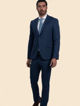 Traje azul elegante para...